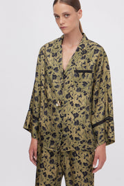 CAMICIA A PIGIAMA IN RASO CON STAMPA A FIORI NERI