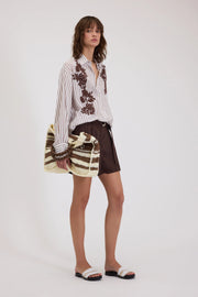 CAMICIA A RIGHE CON RICAMI FLOREALI