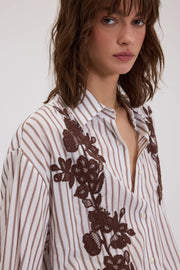 CAMICIA A RIGHE CON RICAMI FLOREALI