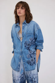 CAMICIA OVER IN DENIM LEGGERO CON RICAMO FLOREALE