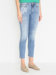 JEANS CON RICAMO FLOREALE